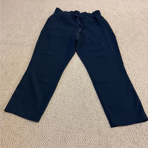 lululemon athletica Pants - Lululemon Size 4 On The Fly Crop Pants